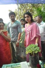 Farhan Akhtar plants a tree with Shaina NC in  Mumbai on 19th Jan 2012(72).jpg